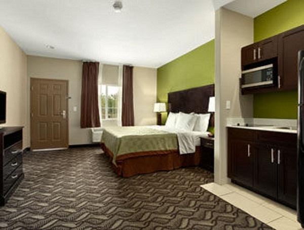 Super 8 by Wyndham Mansfield LA Hotel Værelse billede