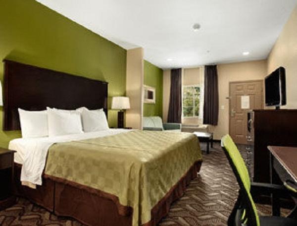 Super 8 by Wyndham Mansfield LA Hotel Værelse billede
